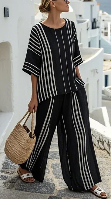 Traje de verano a rayas con camiseta de manga murciélago y pantalón de pierna recta