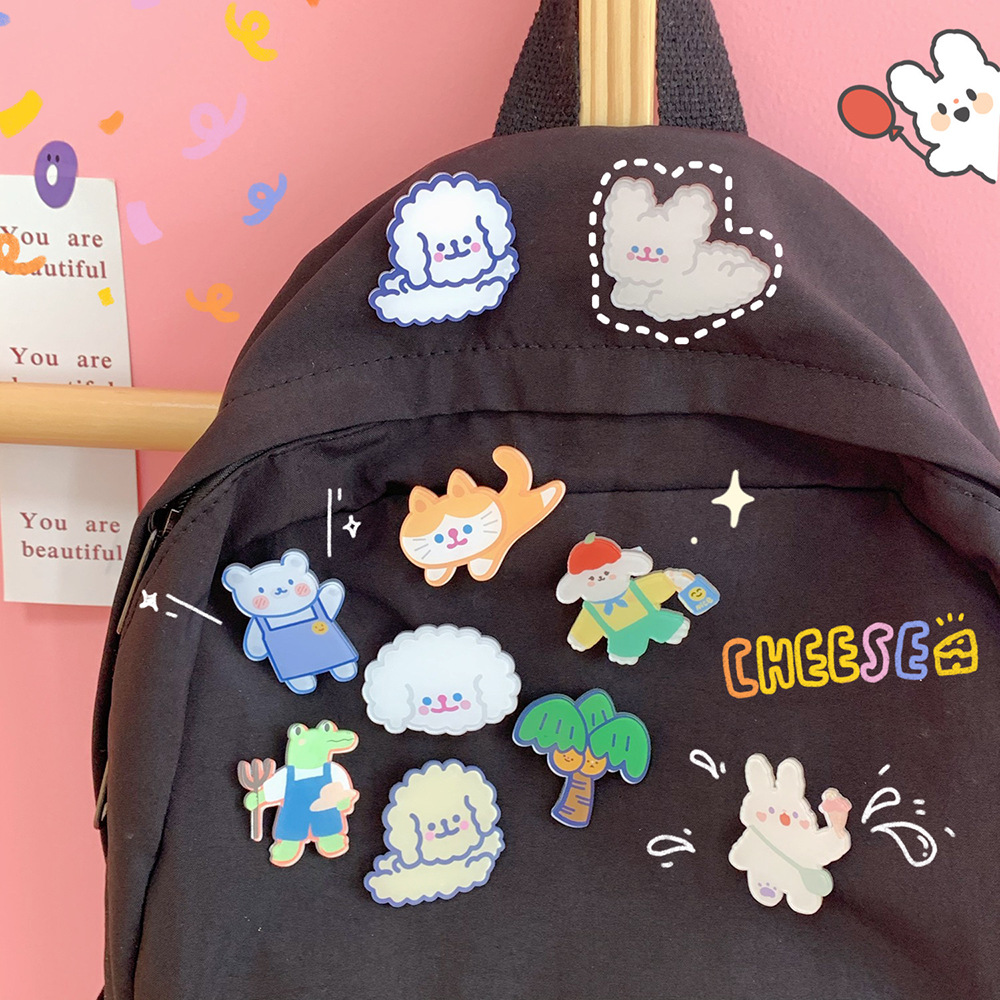 Broche pequeño de conejo de dibujos animados