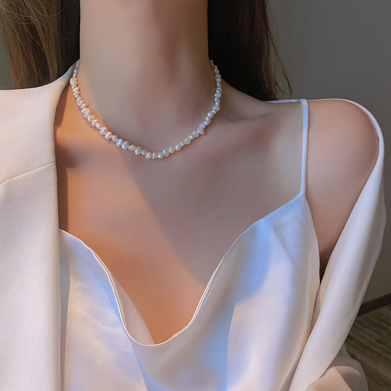 Collar de perlas de agua dulce con diseño irregular para mujer