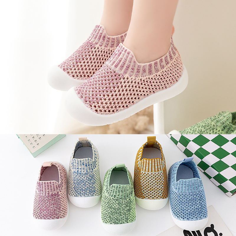 Zapatos de malla transpirables con suela suave para niños