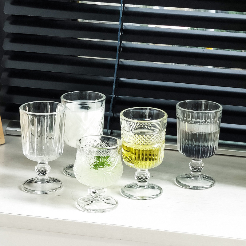 Vaso de jugo de cristal con pie alto
