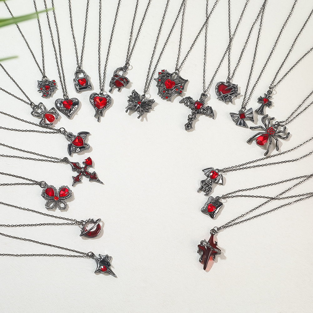 Collar estilo oscuro de Halloween con araña y murciélago