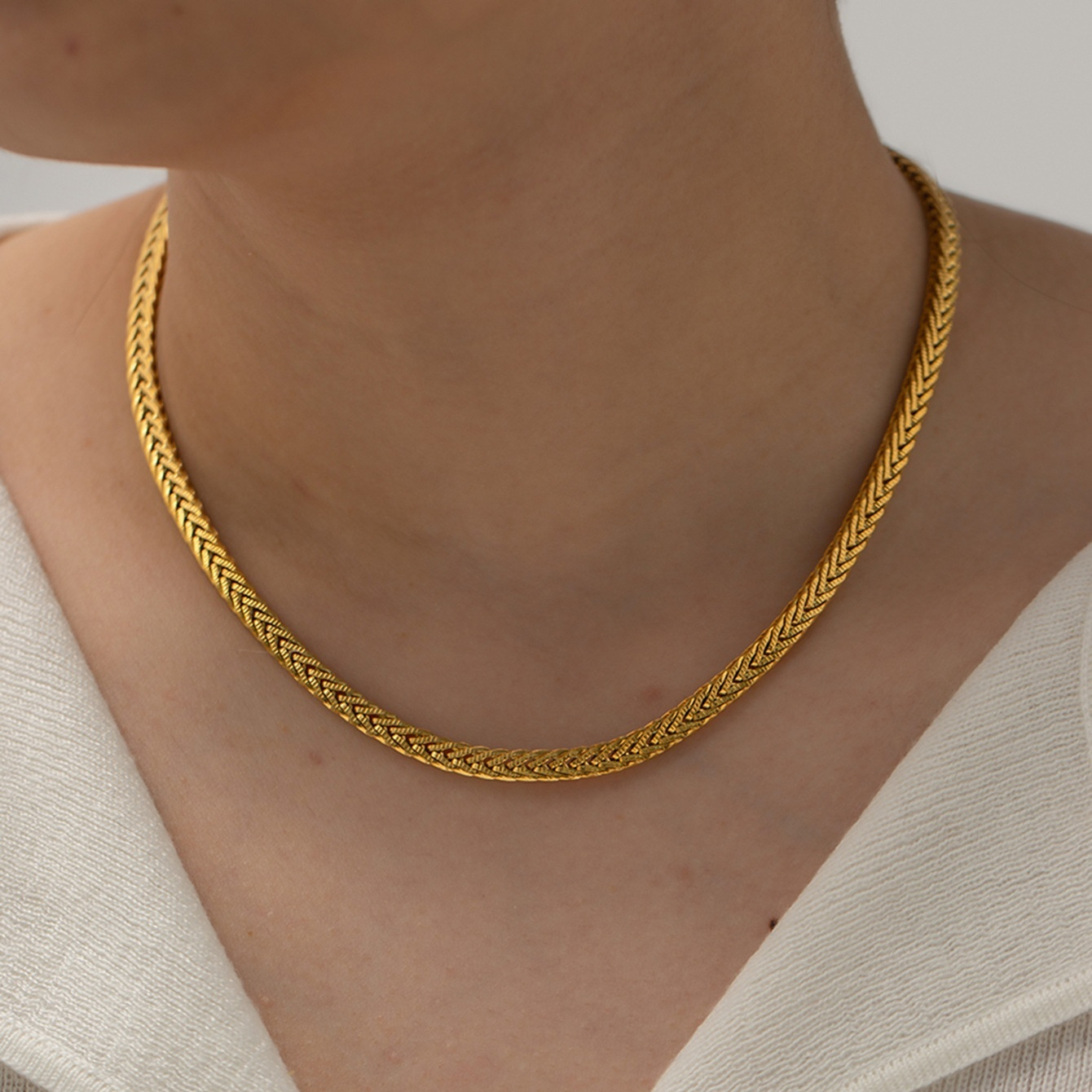 Collar trenzado dorado de acero inoxidable chapado, no se decolora